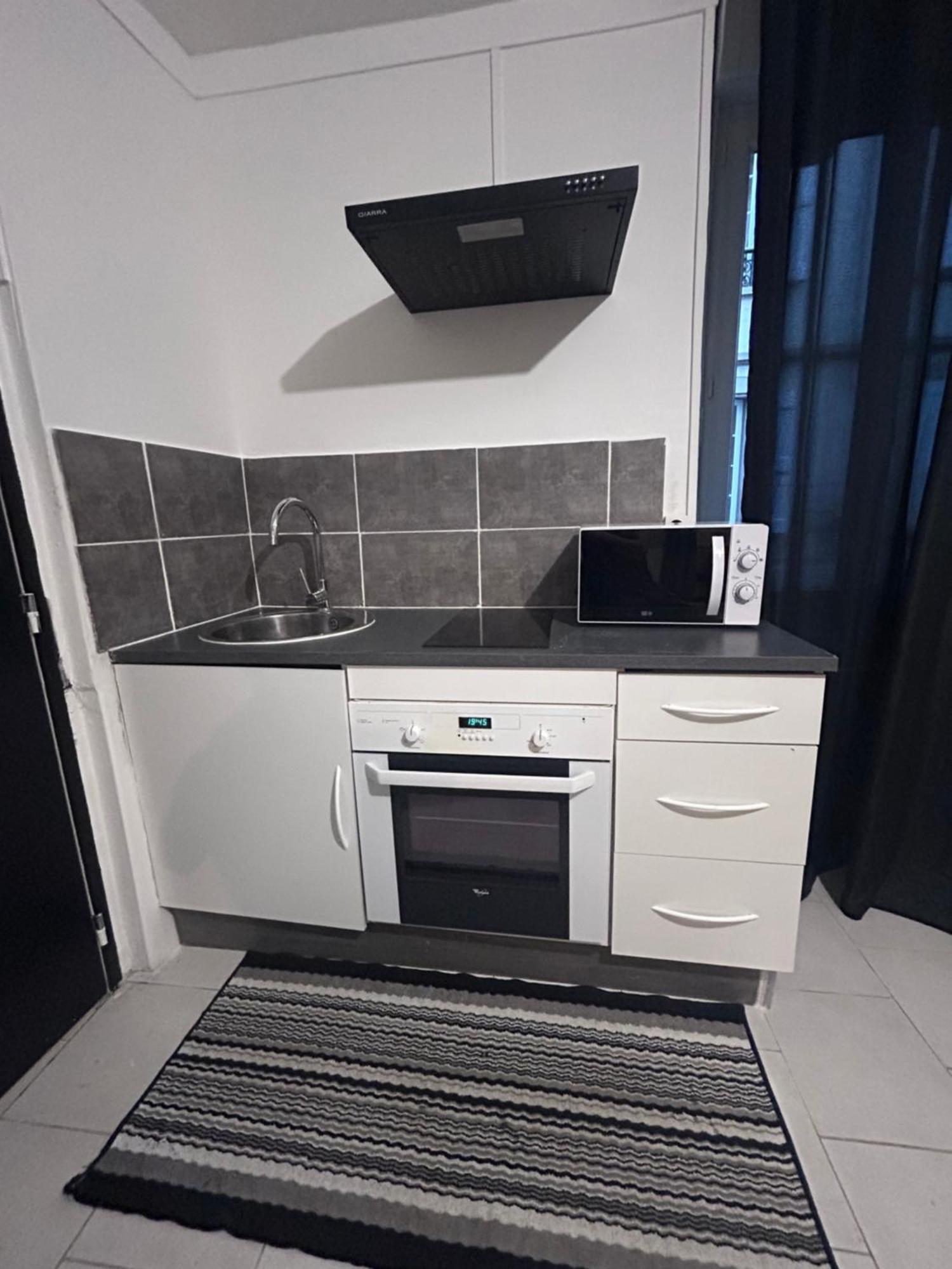 Rez-de-chaussee, Centre-ville Apartment *
